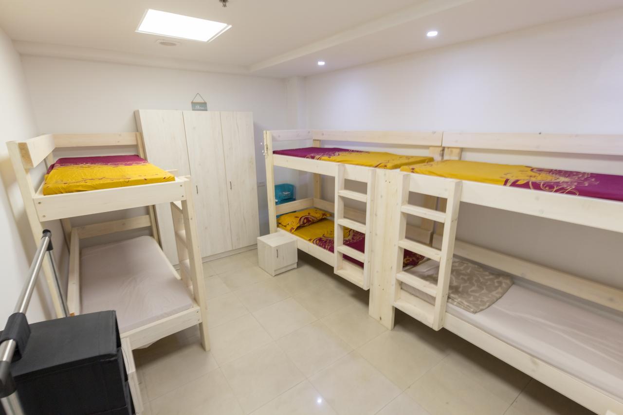 Mevaser - Christian Hostel Rishon LeZion Bagian luar foto