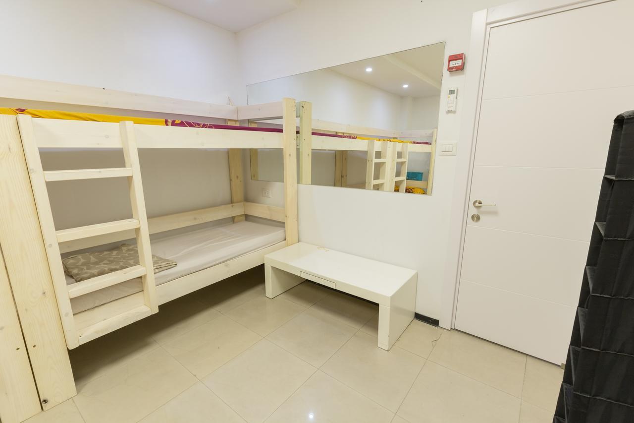 Mevaser - Christian Hostel Rishon LeZion Bagian luar foto