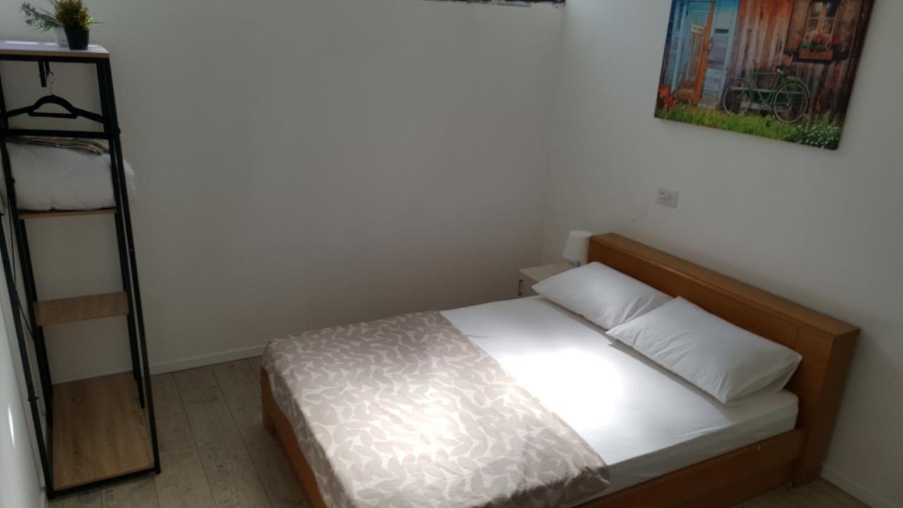 Mevaser - Christian Hostel Rishon LeZion Bagian luar foto
