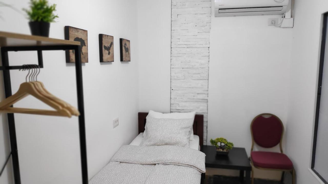 Mevaser - Christian Hostel Rishon LeZion Bagian luar foto