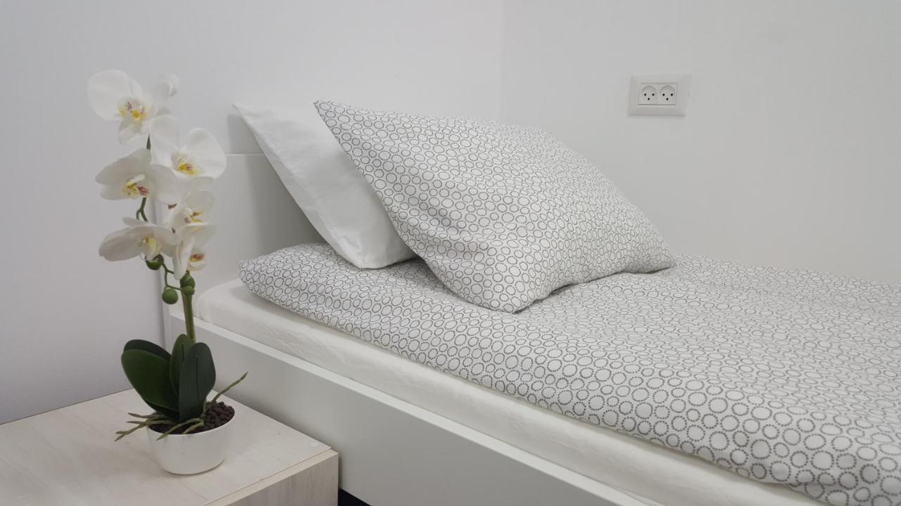 Mevaser - Christian Hostel Rishon LeZion Bagian luar foto