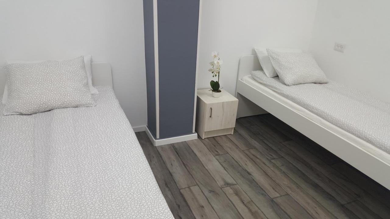 Mevaser - Christian Hostel Rishon LeZion Bagian luar foto
